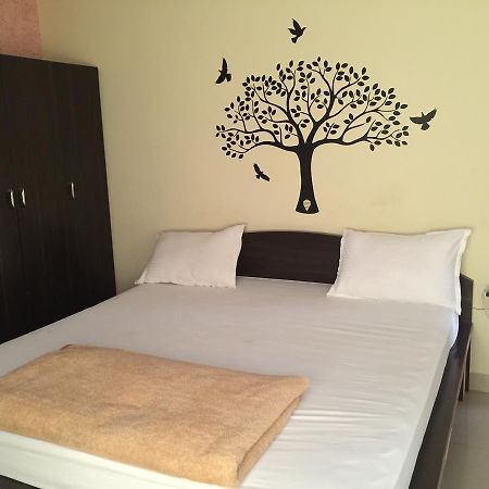 Maruthi Residency Inn & Restaurant Hyderabad Bagian luar foto
