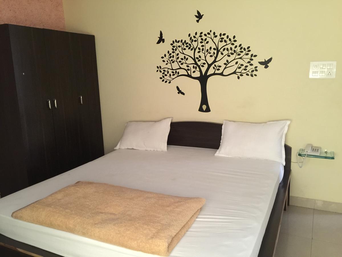 Maruthi Residency Inn & Restaurant Hyderabad Bagian luar foto